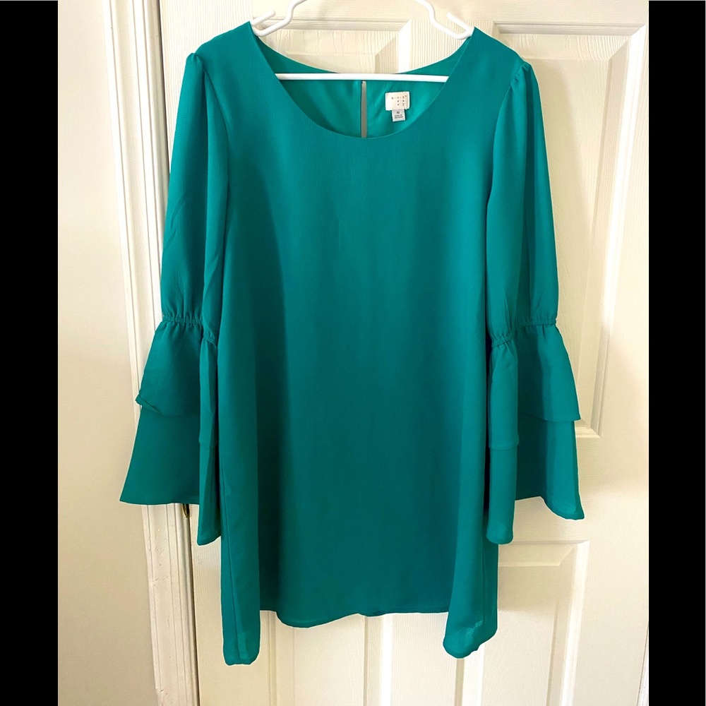 Bell sleeve green dress